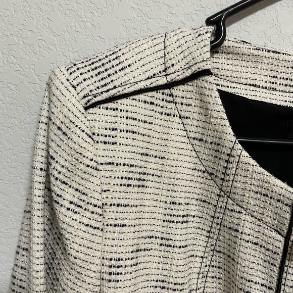 Donna Karan NY Tweed Peplum Blazer Jacket Cream Black Gold Buttons Size 8 - Picture 13 of 13